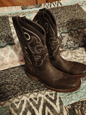 NWOT,Brown Embroidered Western Cowboy Boots
